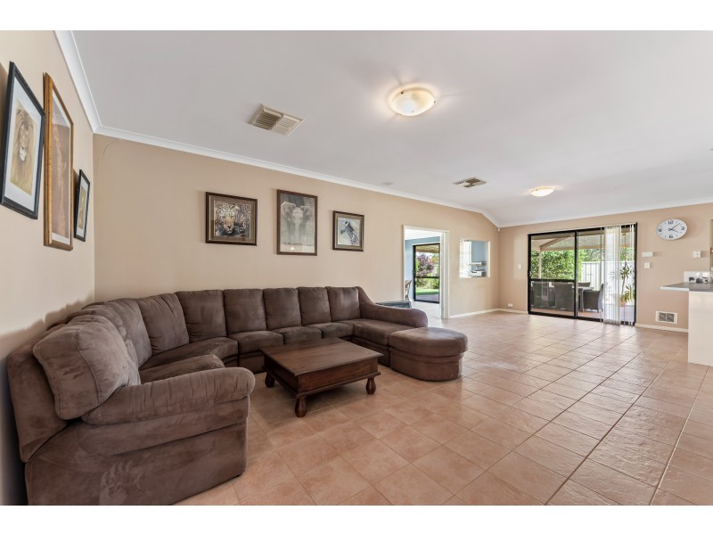 15 Tama Way, Pearsall WA 6065