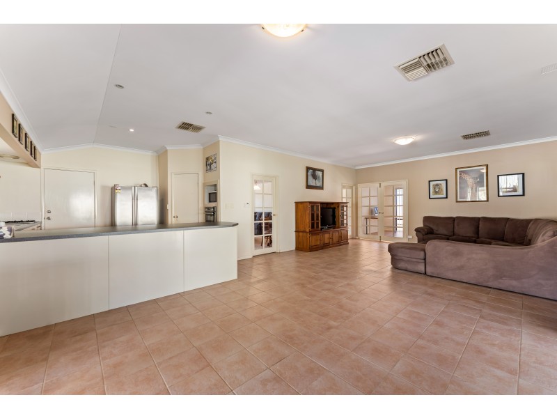 15 Tama Way, Pearsall WA 6065