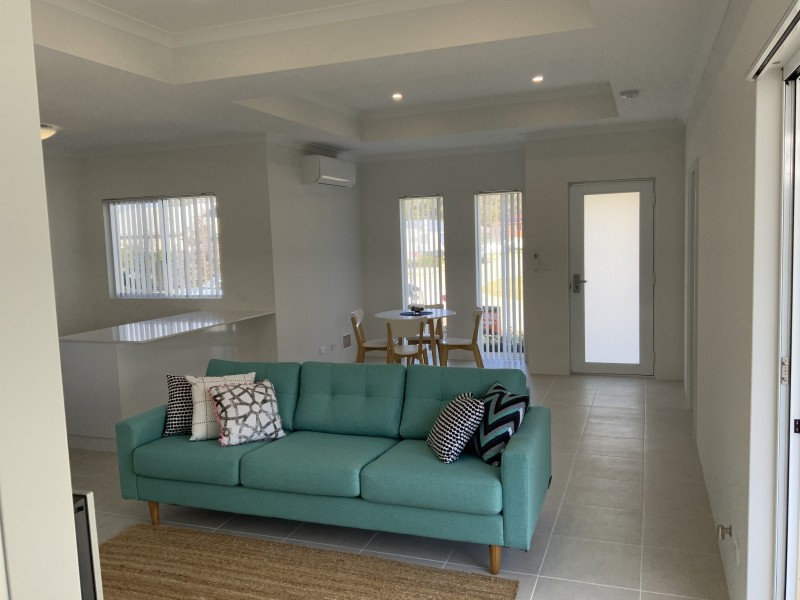 1/22 Bushlark Turn, Erskine WA 6210