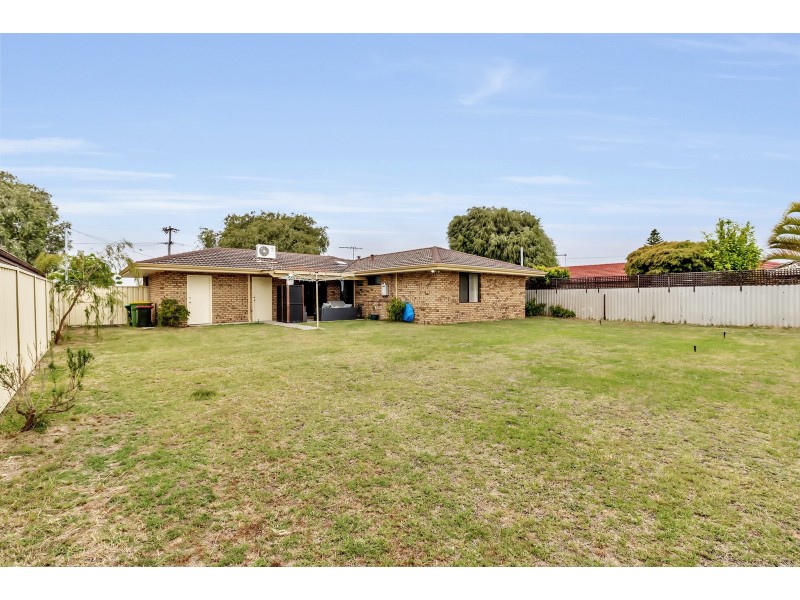 12 Erindoon Way, Waikiki WA 6169