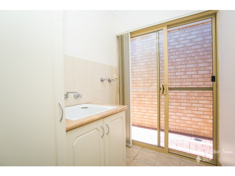 4/11 Almurta Way, Nollamara WA 6061