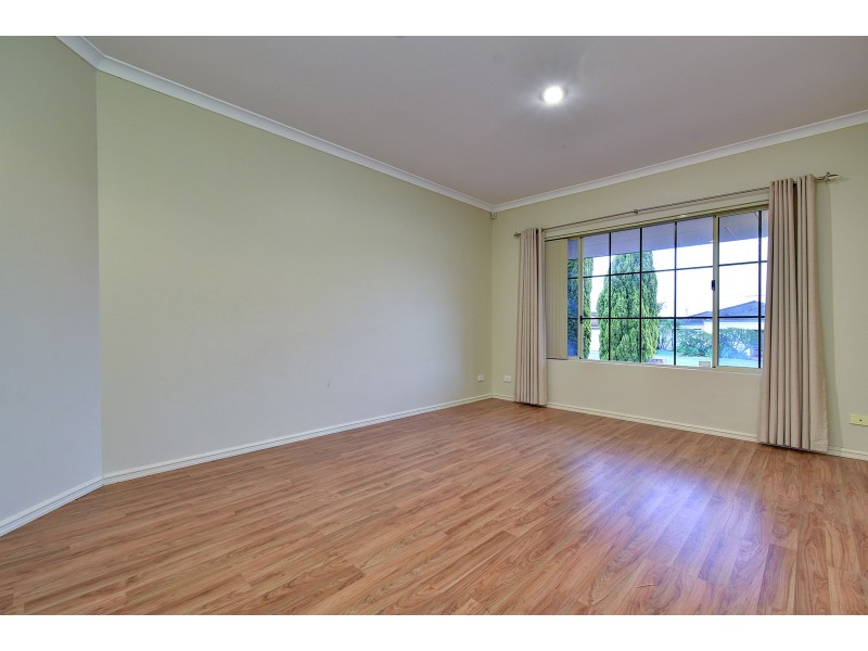 11 Balladong Loop, Carramar WA 6031