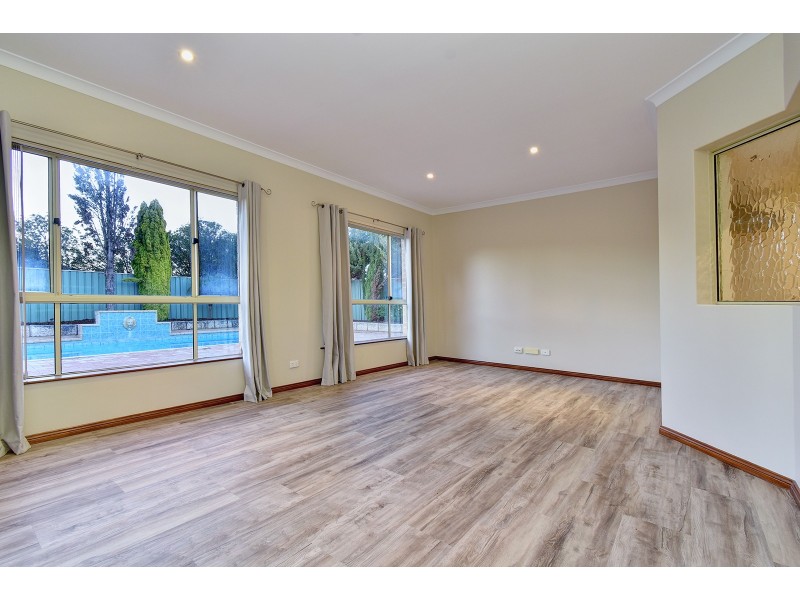 11 Balladong Loop, Carramar WA 6031