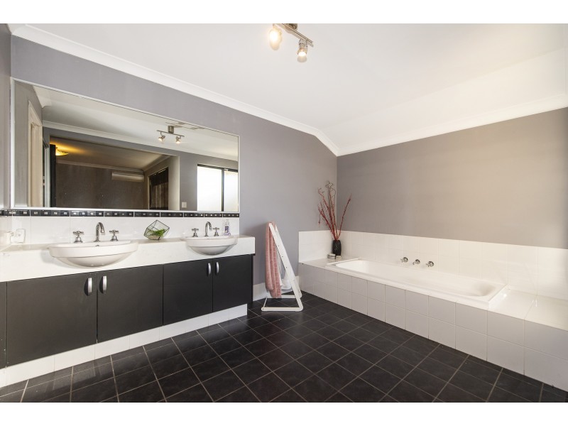 22 Cornforth Way, Piara Waters WA 6112