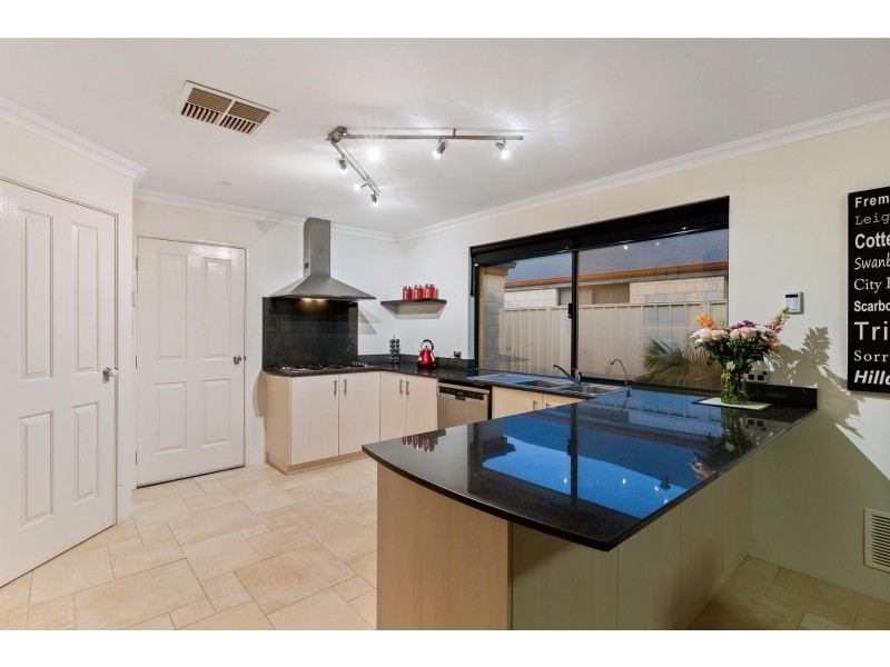 8 Ankuri Pass, Carramar WA 6031