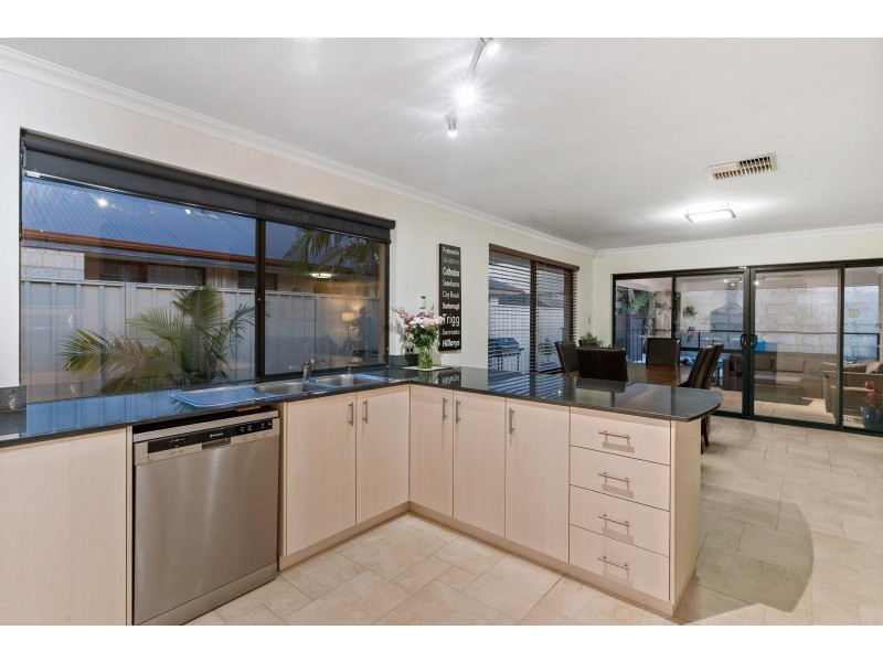 8 Ankuri Pass, Carramar WA 6031