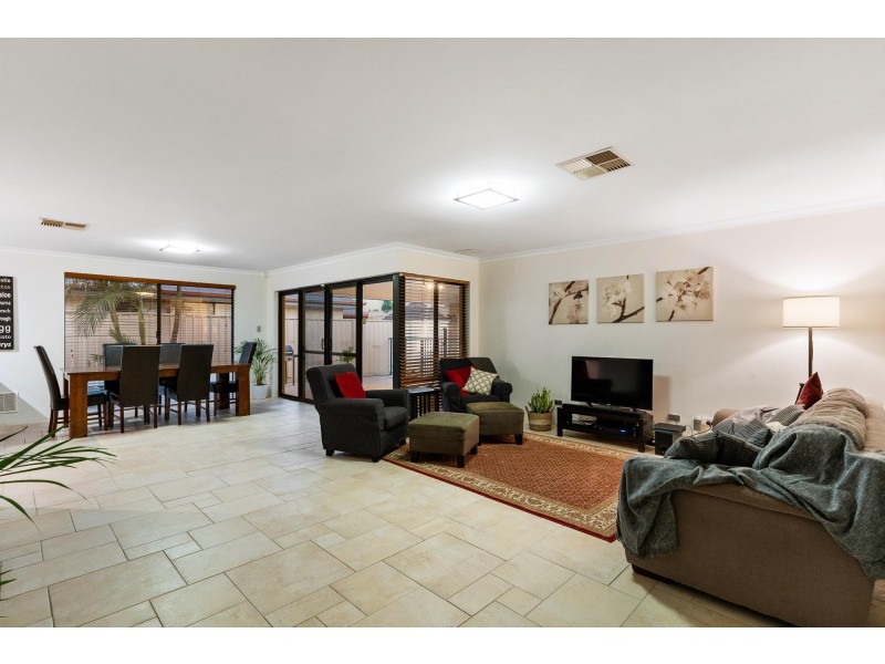 8 Ankuri Pass, Carramar WA 6031