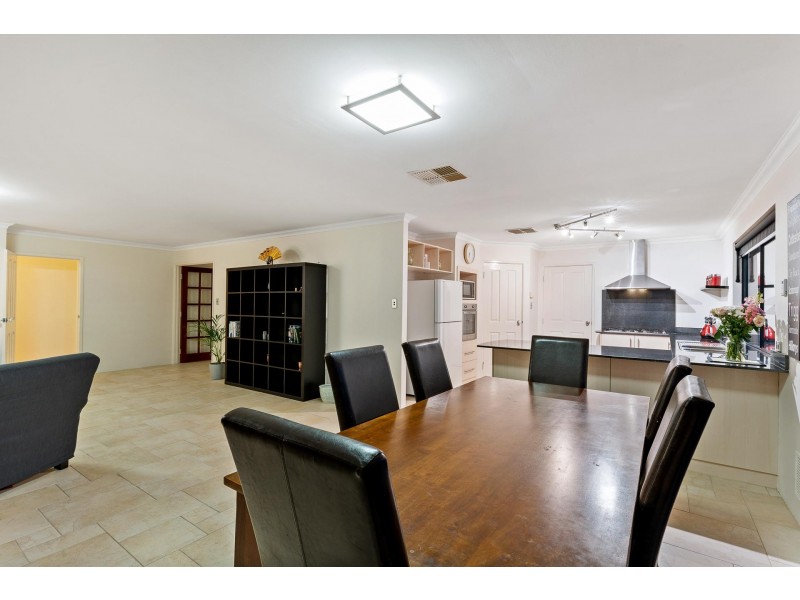 8 Ankuri Pass, Carramar WA 6031