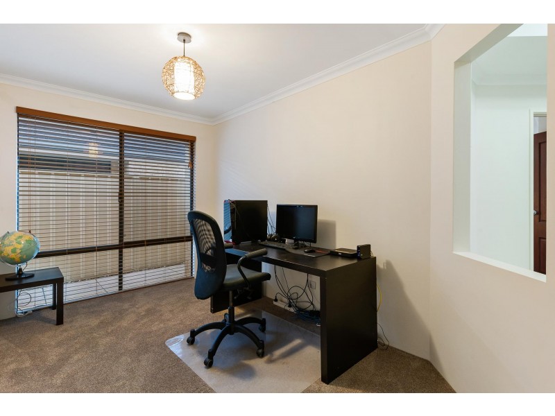 8 Ankuri Pass, Carramar WA 6031