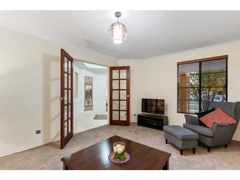 8 Ankuri Pass, Carramar WA 6031