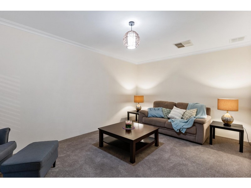 8 Ankuri Pass, Carramar WA 6031