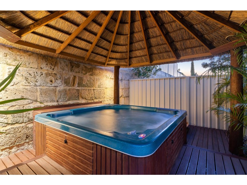 8 Ankuri Pass, Carramar WA 6031