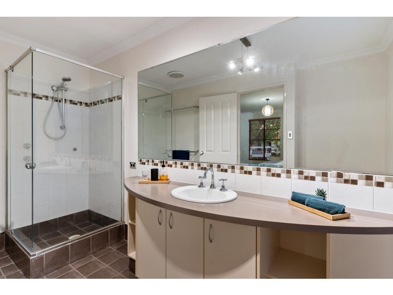 8 Ankuri Pass, Carramar WA 6031