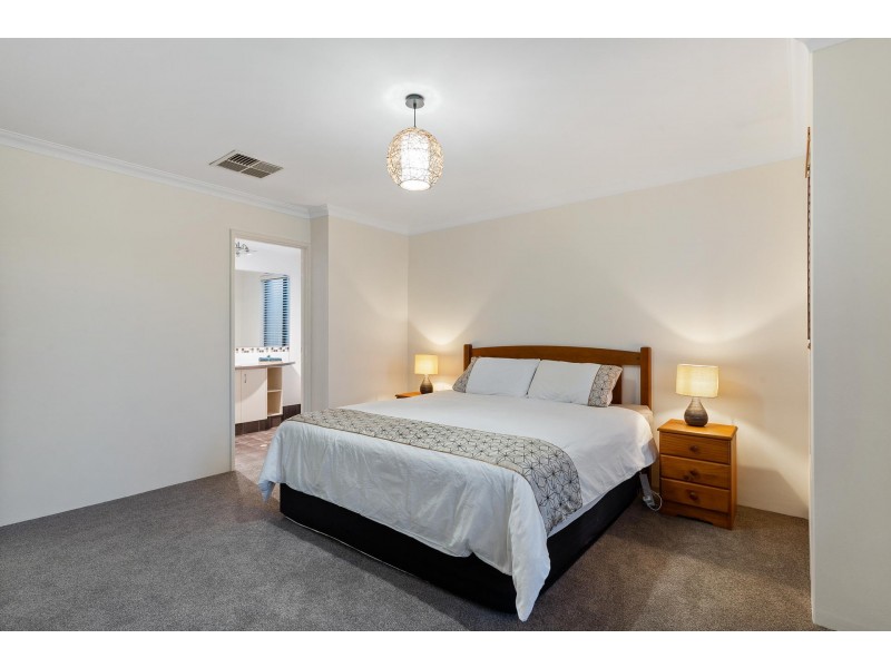 8 Ankuri Pass, Carramar WA 6031