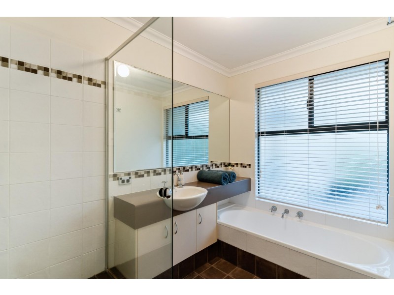 8 Ankuri Pass, Carramar WA 6031