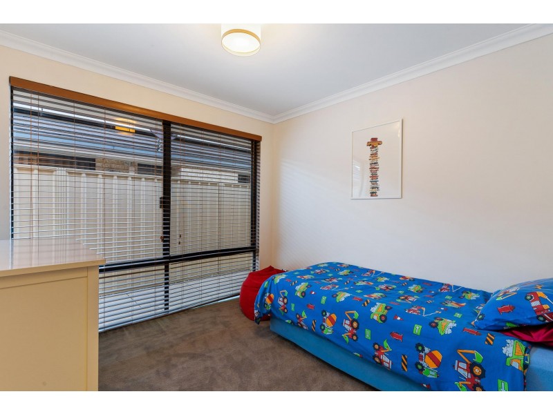 8 Ankuri Pass, Carramar WA 6031