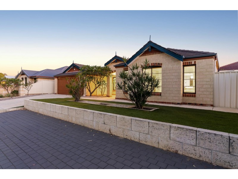 8 Ankuri Pass, Carramar WA 6031