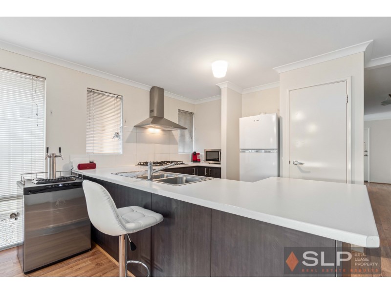 5 Atley Pass, Carramar WA 6031