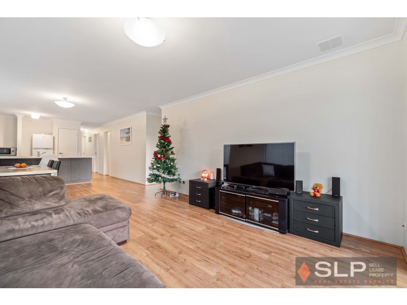 5 Atley Pass, Carramar WA 6031