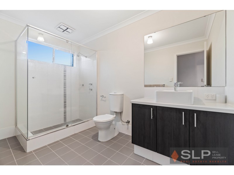 5 Atley Pass, Carramar WA 6031