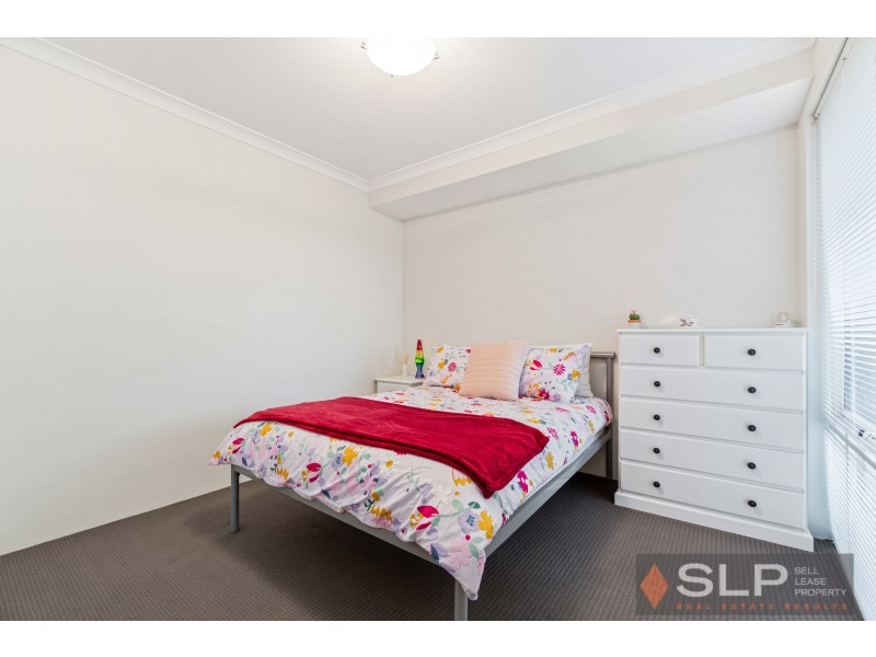 5 Atley Pass, Carramar WA 6031