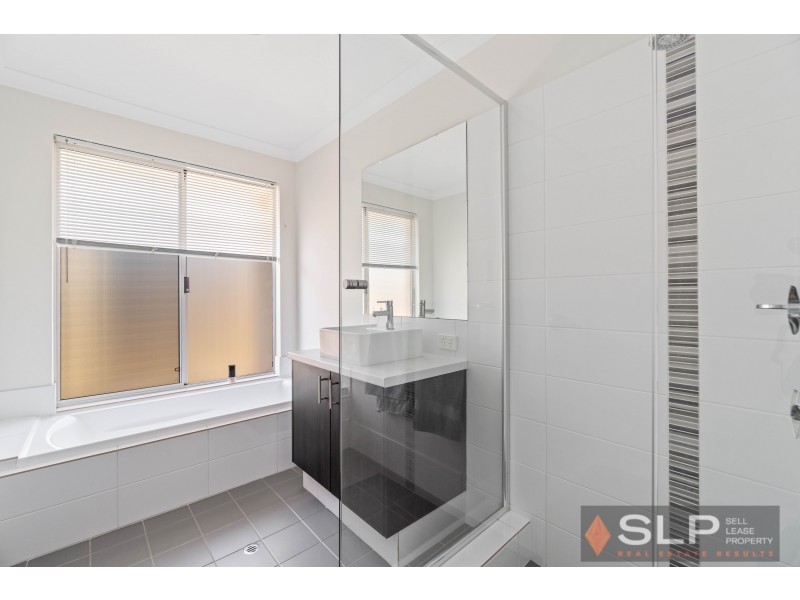 5 Atley Pass, Carramar WA 6031