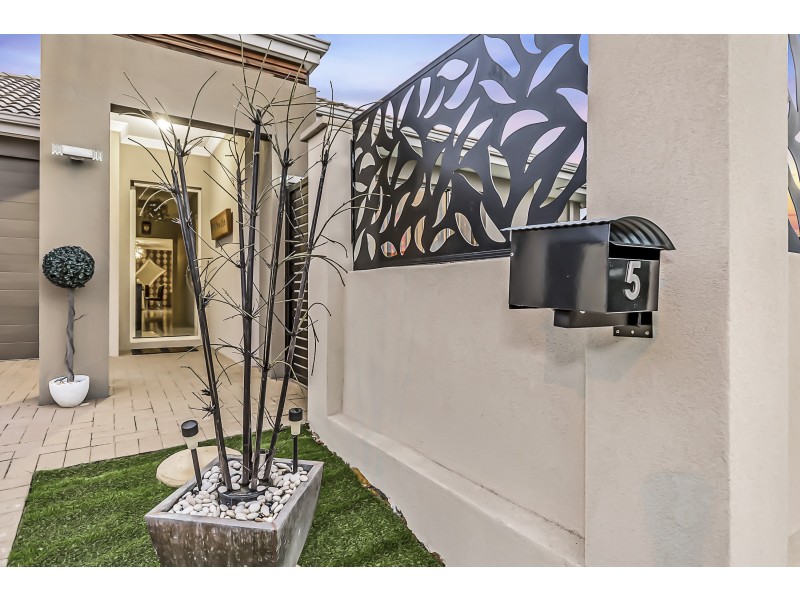 5 Featherleaf Elbow, Banksia Grove WA 6031