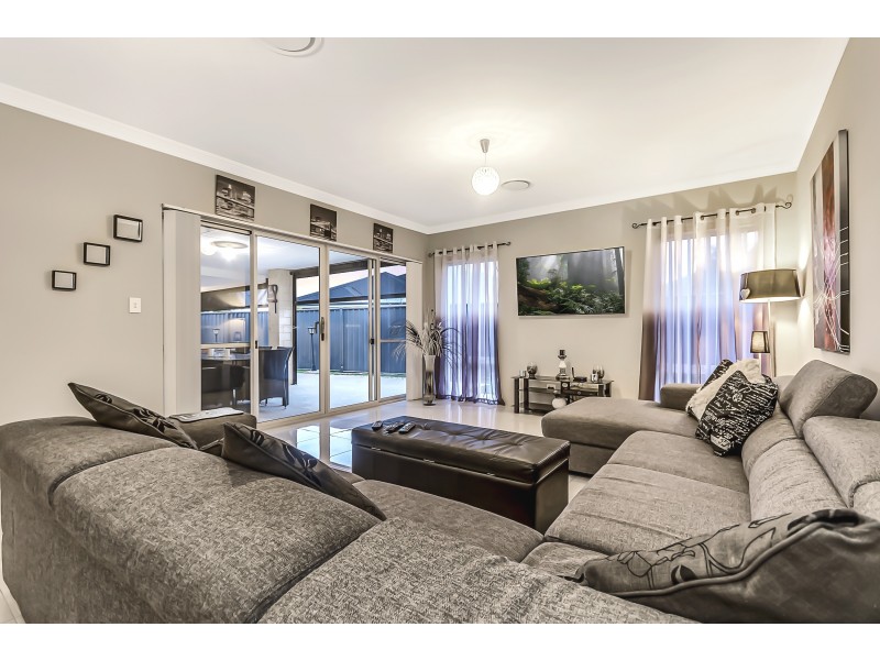 5 Featherleaf Elbow, Banksia Grove WA 6031
