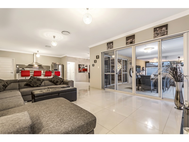 5 Featherleaf Elbow, Banksia Grove WA 6031