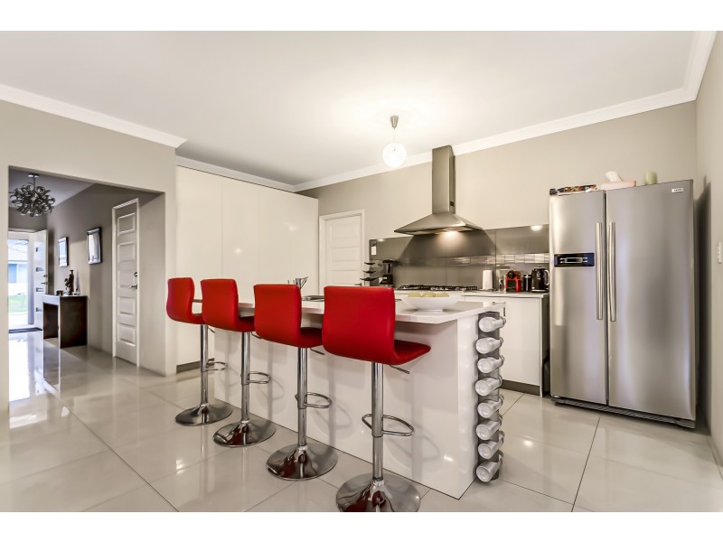 5 Featherleaf Elbow, Banksia Grove WA 6031