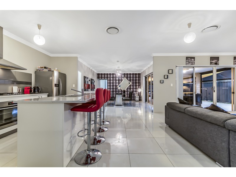 5 Featherleaf Elbow, Banksia Grove WA 6031