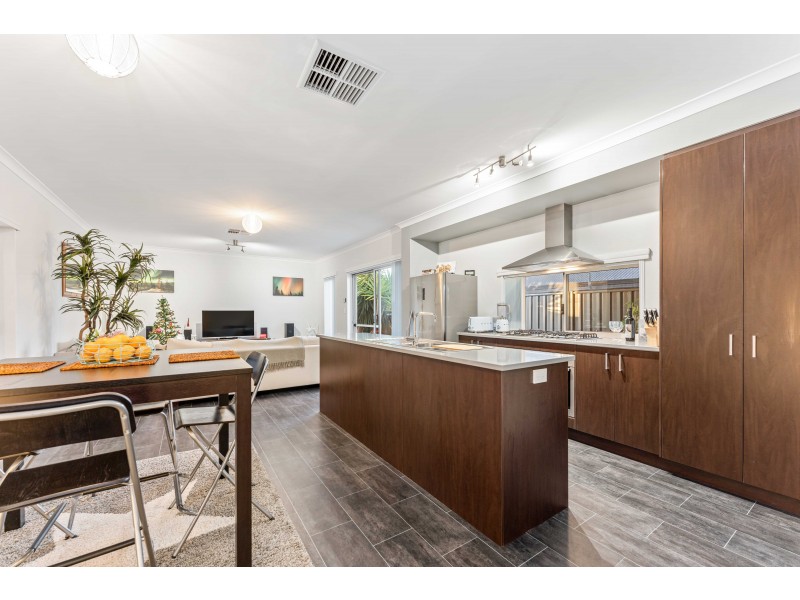 4 Burma Loop, Banksia Grove WA 6031