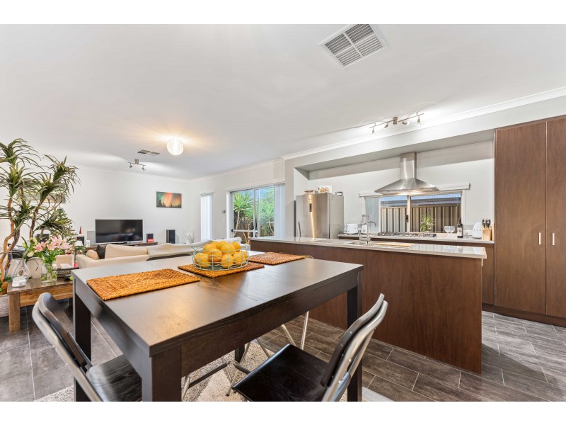 4 Burma Loop, Banksia Grove WA 6031