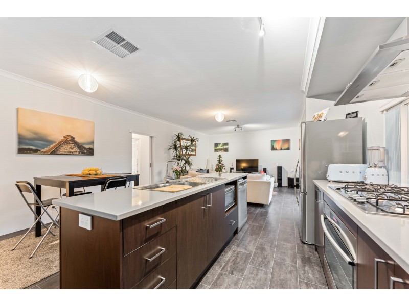 4 Burma Loop, Banksia Grove WA 6031