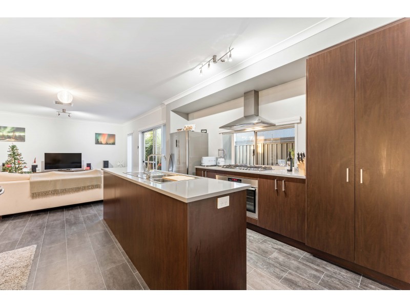 4 Burma Loop, Banksia Grove WA 6031