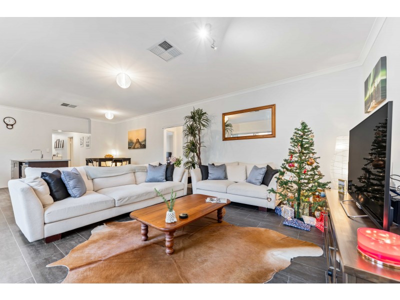 4 Burma Loop, Banksia Grove WA 6031