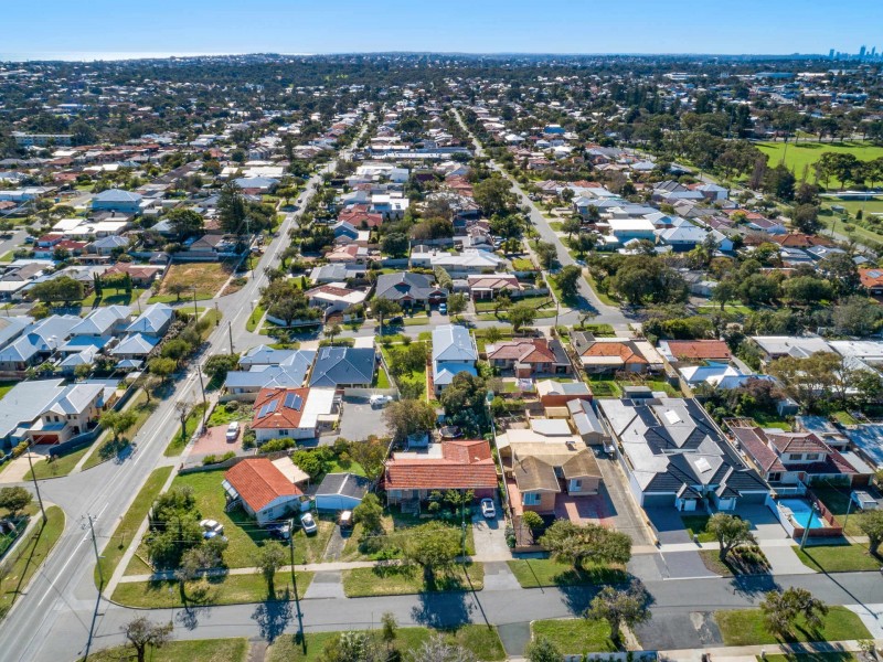 4A Warren Street, Beaconsfield WA 6162