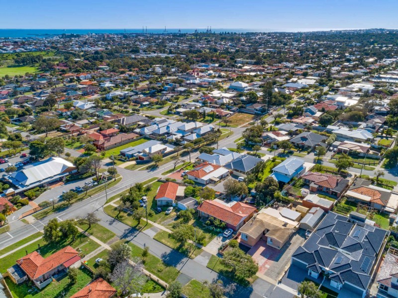 4A Warren Street, Beaconsfield WA 6162