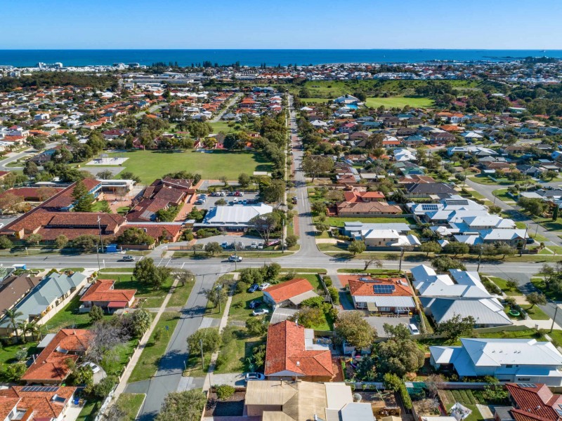 4A Warren Street, Beaconsfield WA 6162