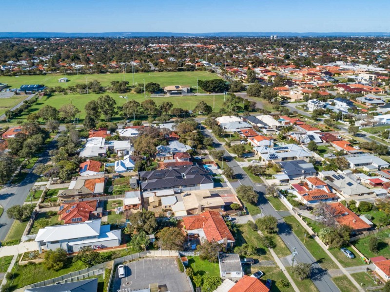 4A Warren Street, Beaconsfield WA 6162