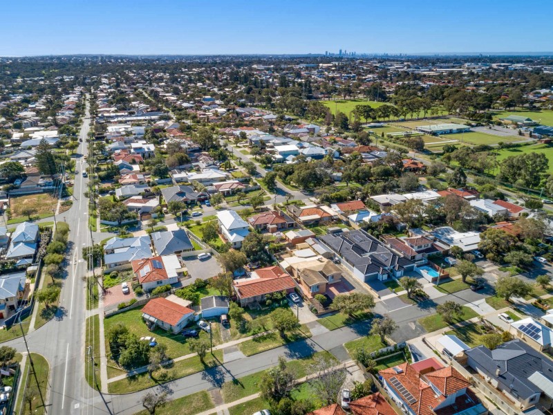 4A Warren Street, Beaconsfield WA 6162