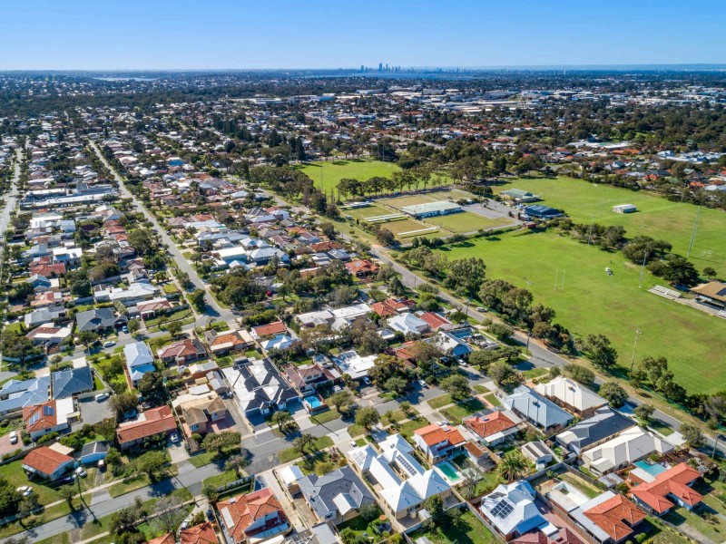 4A Warren Street, Beaconsfield WA 6162