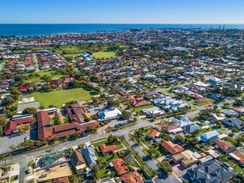 4A Warren Street, Beaconsfield WA 6162