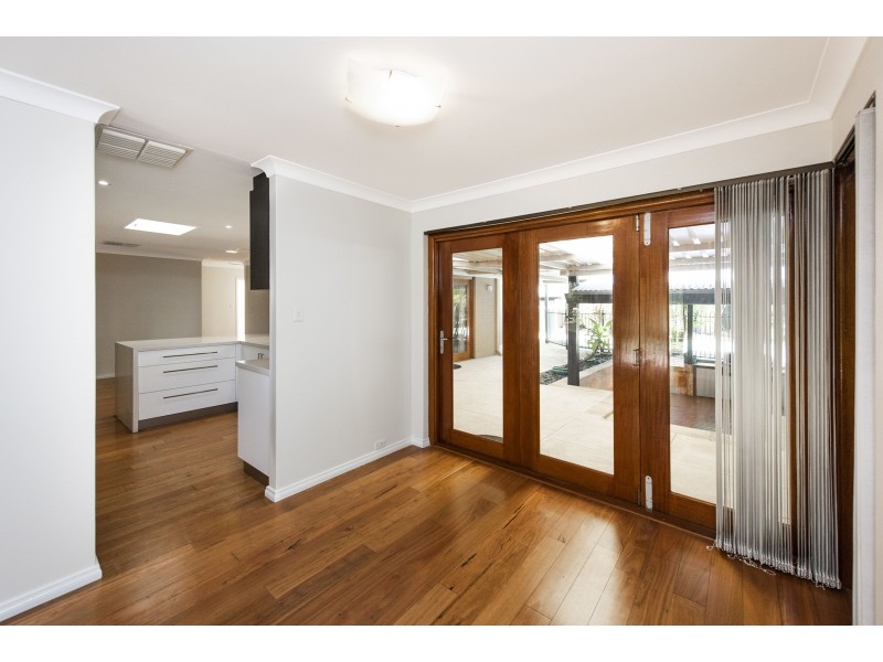 4 Bruce Court, Leeming WA 6149