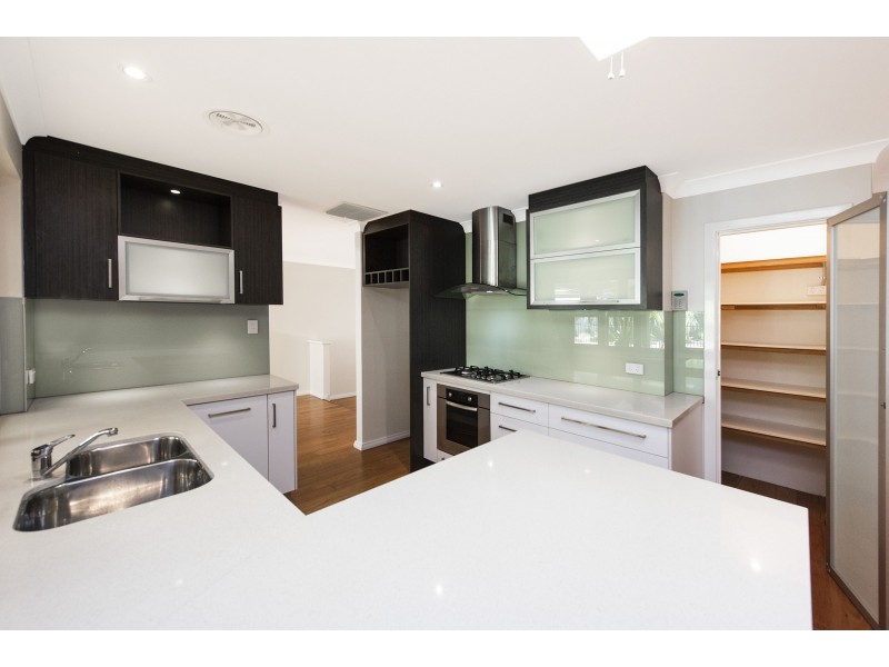 4 Bruce Court, Leeming WA 6149