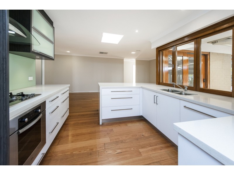 4 Bruce Court, Leeming WA 6149