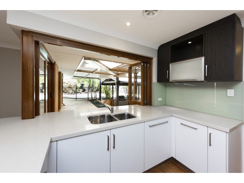4 Bruce Court, Leeming WA 6149