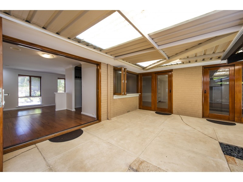 4 Bruce Court, Leeming WA 6149