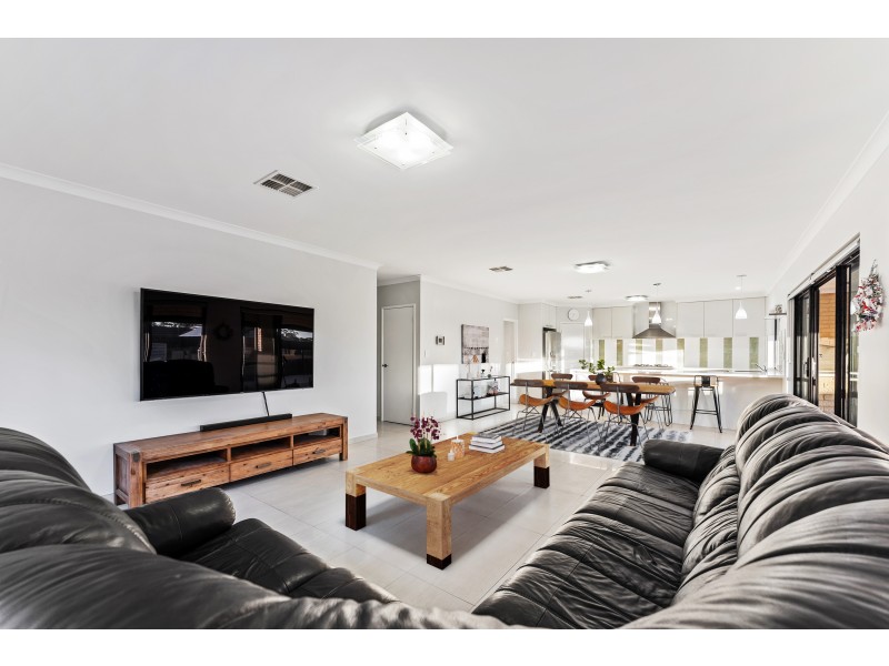 18 Susan Road, Madeley WA 6065