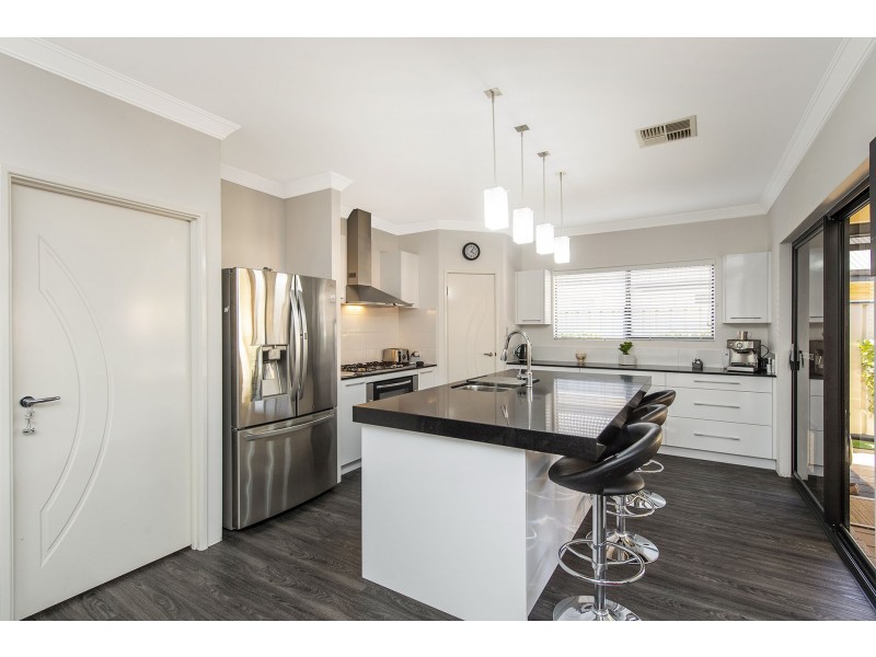 21 St Pierre Loop, Meadow Springs WA 6210